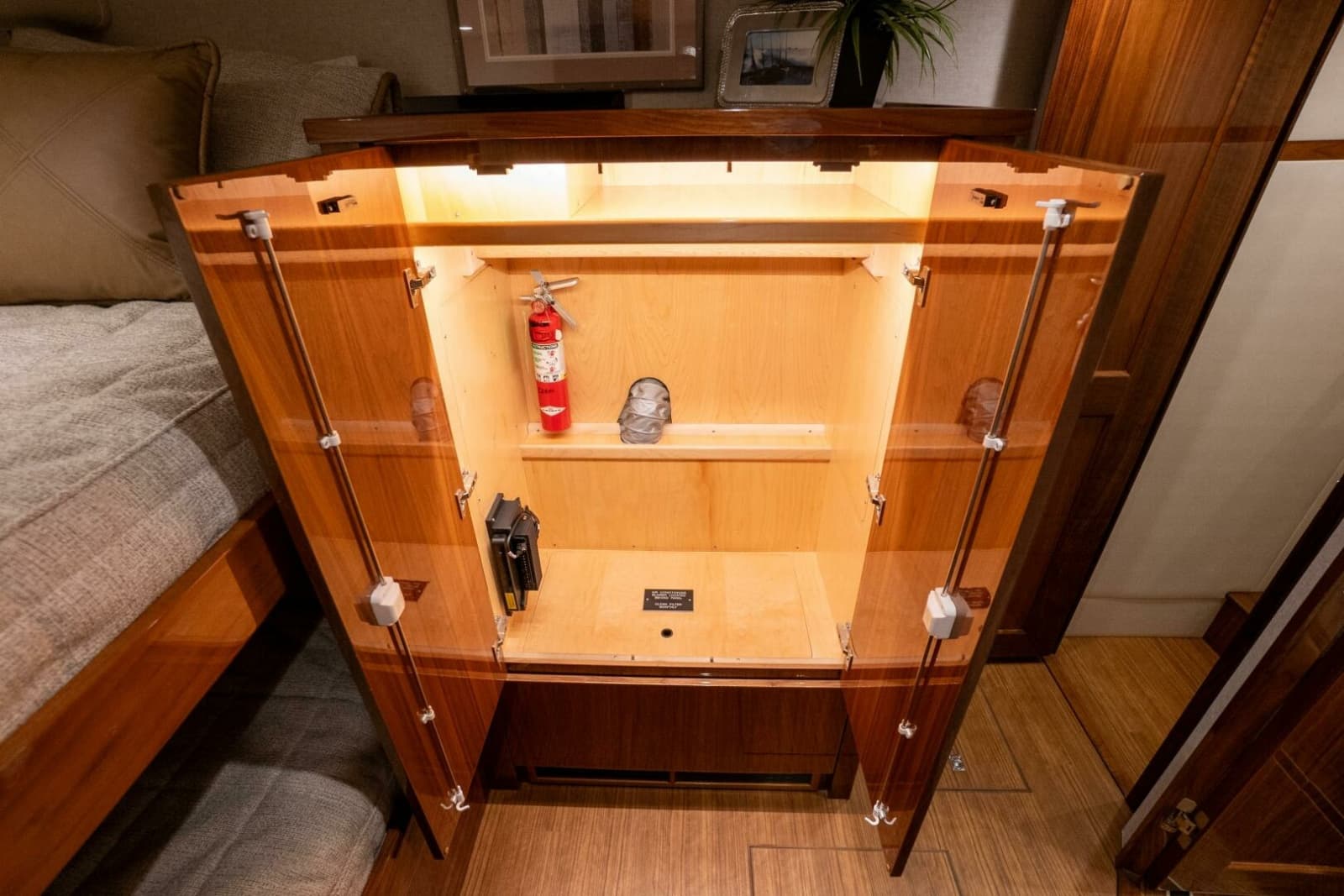 2021 Viking 72 Enclosed Bridge - Photo 27