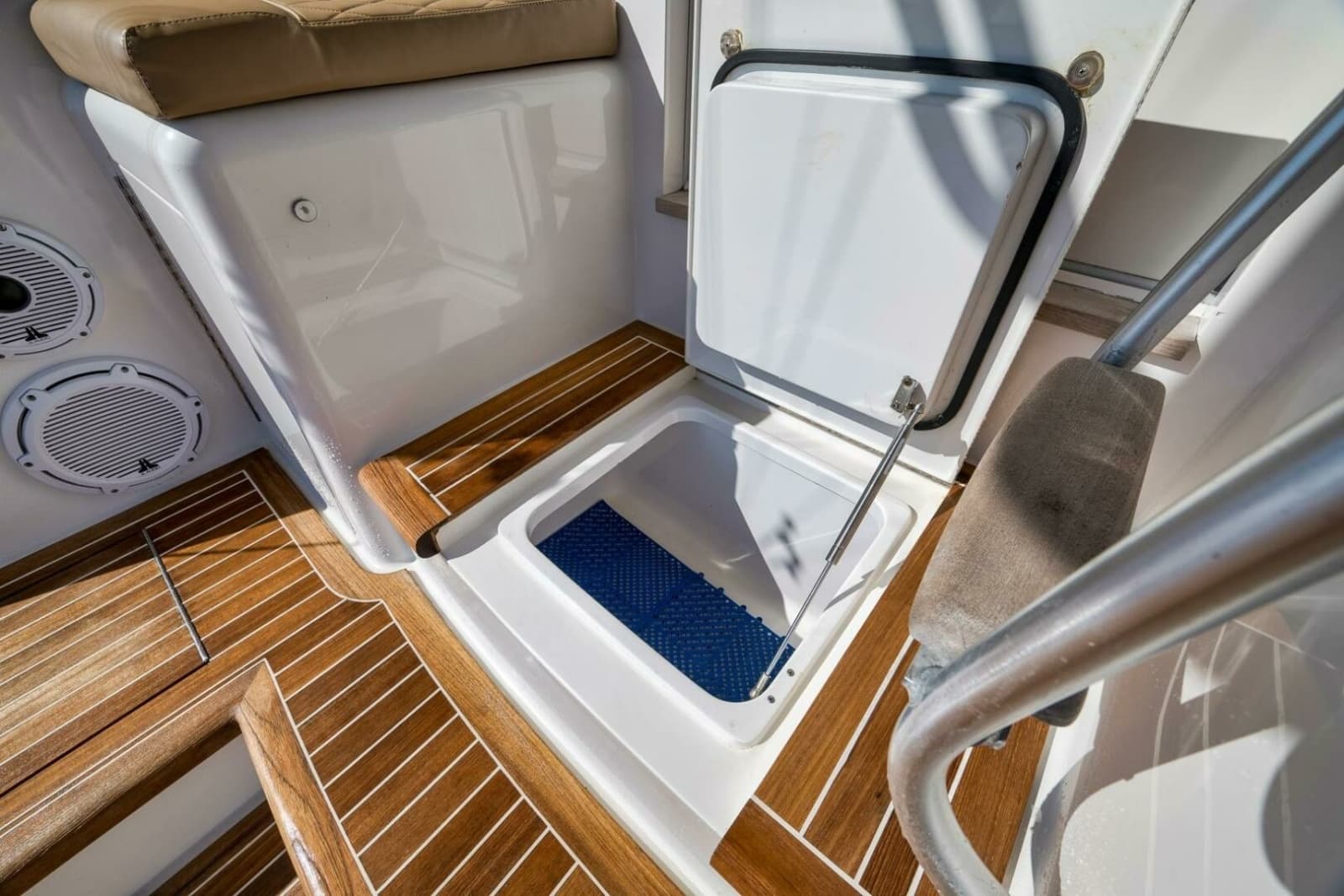 2011 Viking 76 Enclosed Bridge - Photo 101