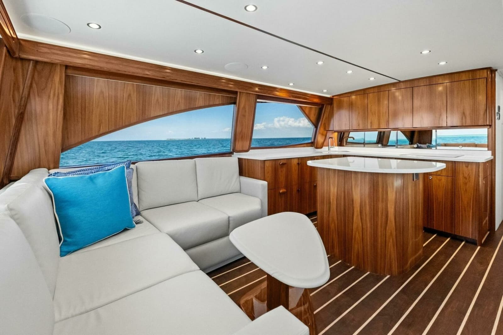 2025 Viking 58 Convertible - Photo 8