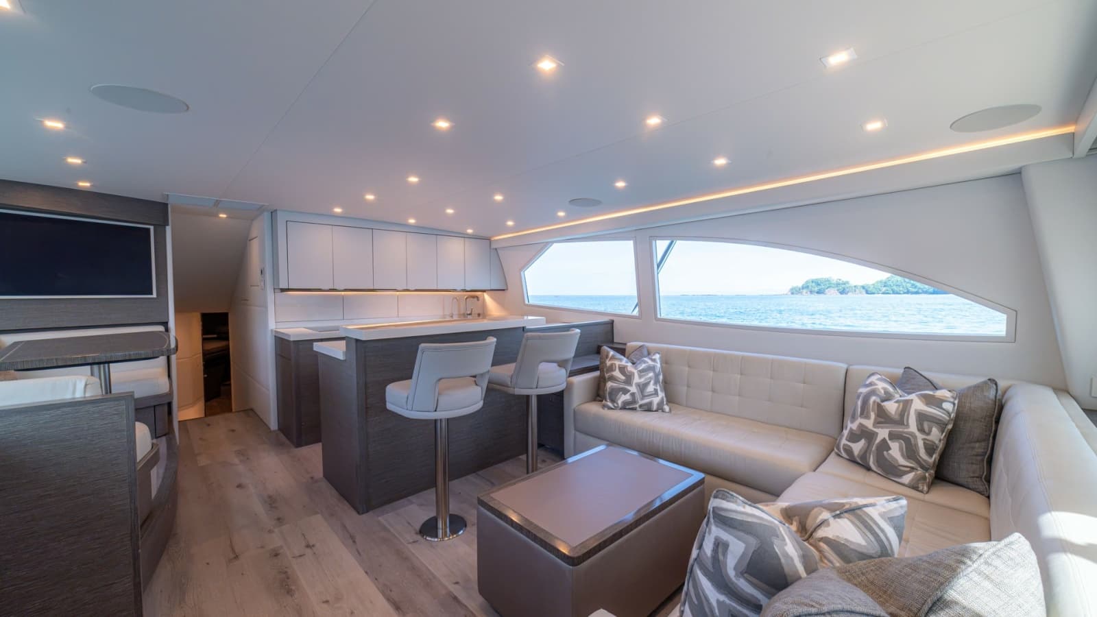 2024 Viking 64 Convertible - Photo 6