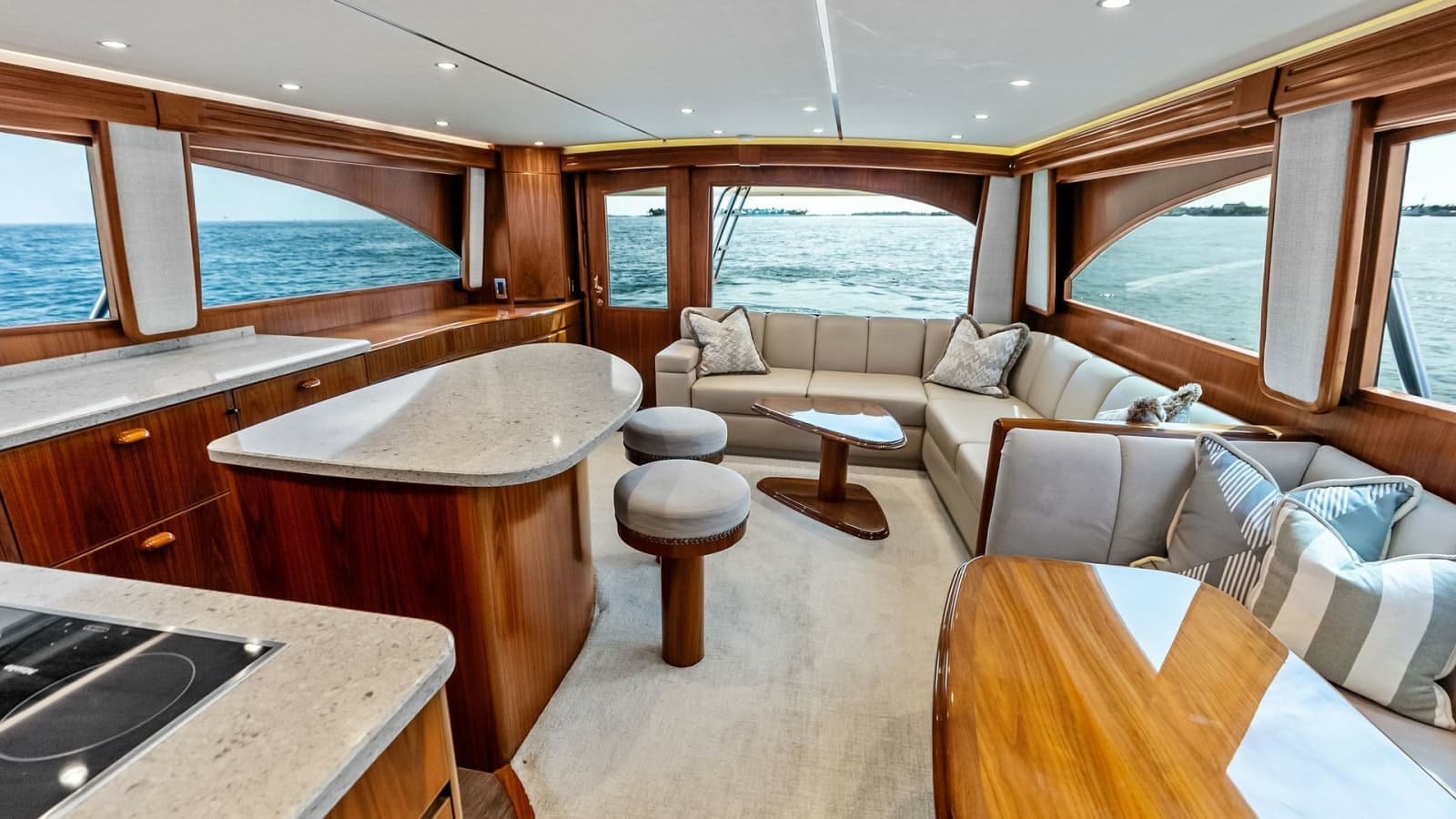 2018 Viking 62 Convertible - Photo 5