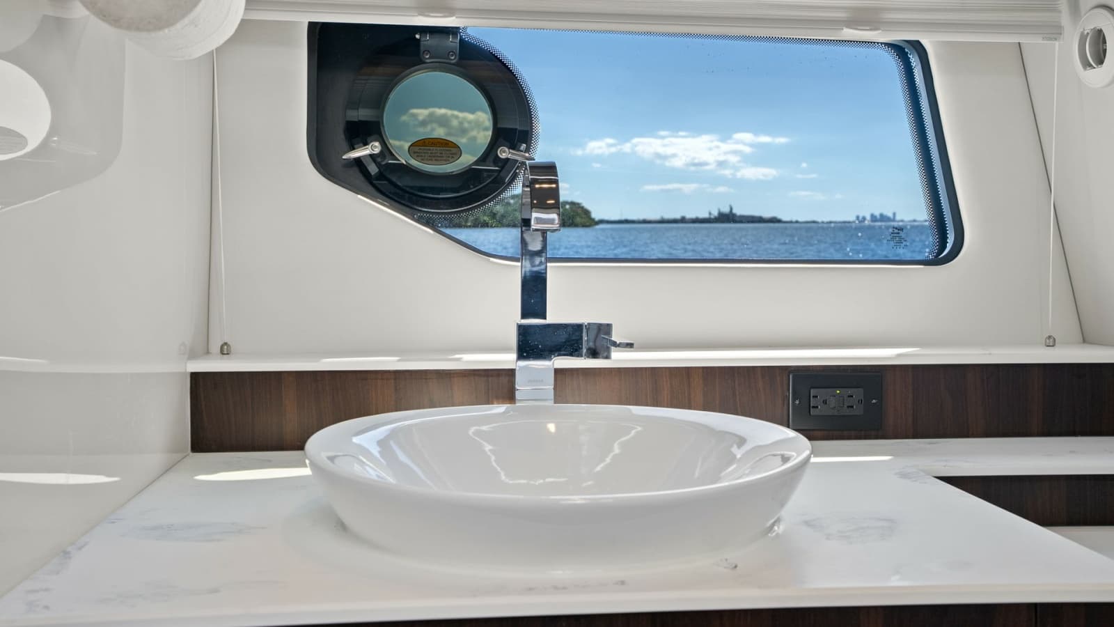2023 Cruisers Yachts 42 GLS - Photo 26