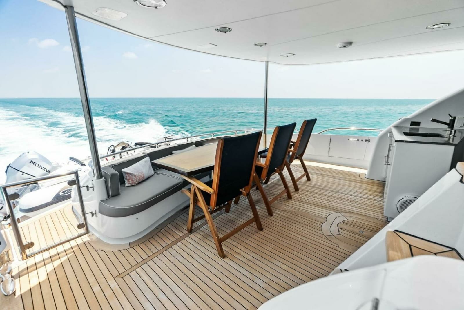 2006 Lazzara Yachts 84 Skylounge - Photo 85
