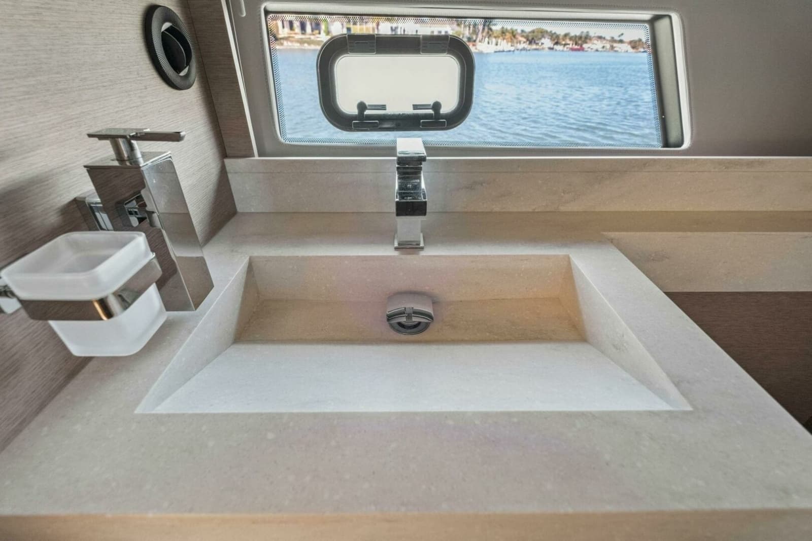 2022 Prestige 520 Flybridge - Photo 31