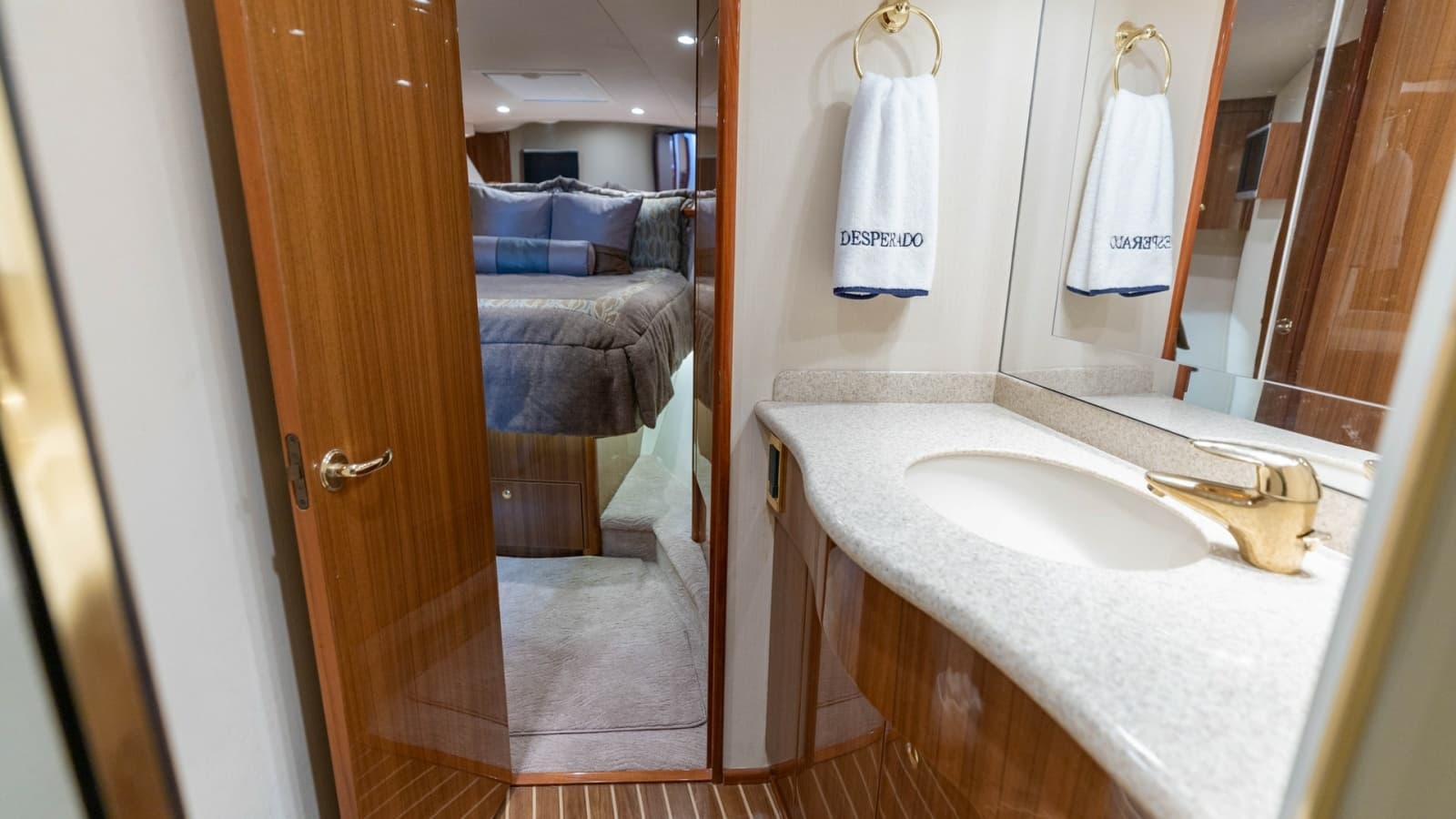 2007 Viking 45 Convertible - Photo 27