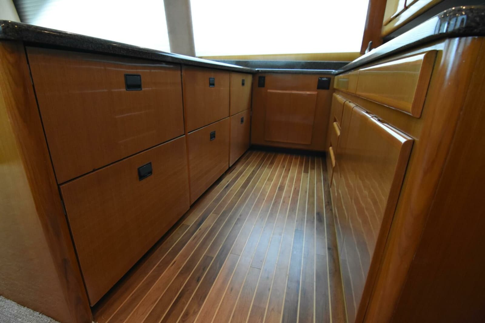 1999 Viking 58 Convertible - Photo 19