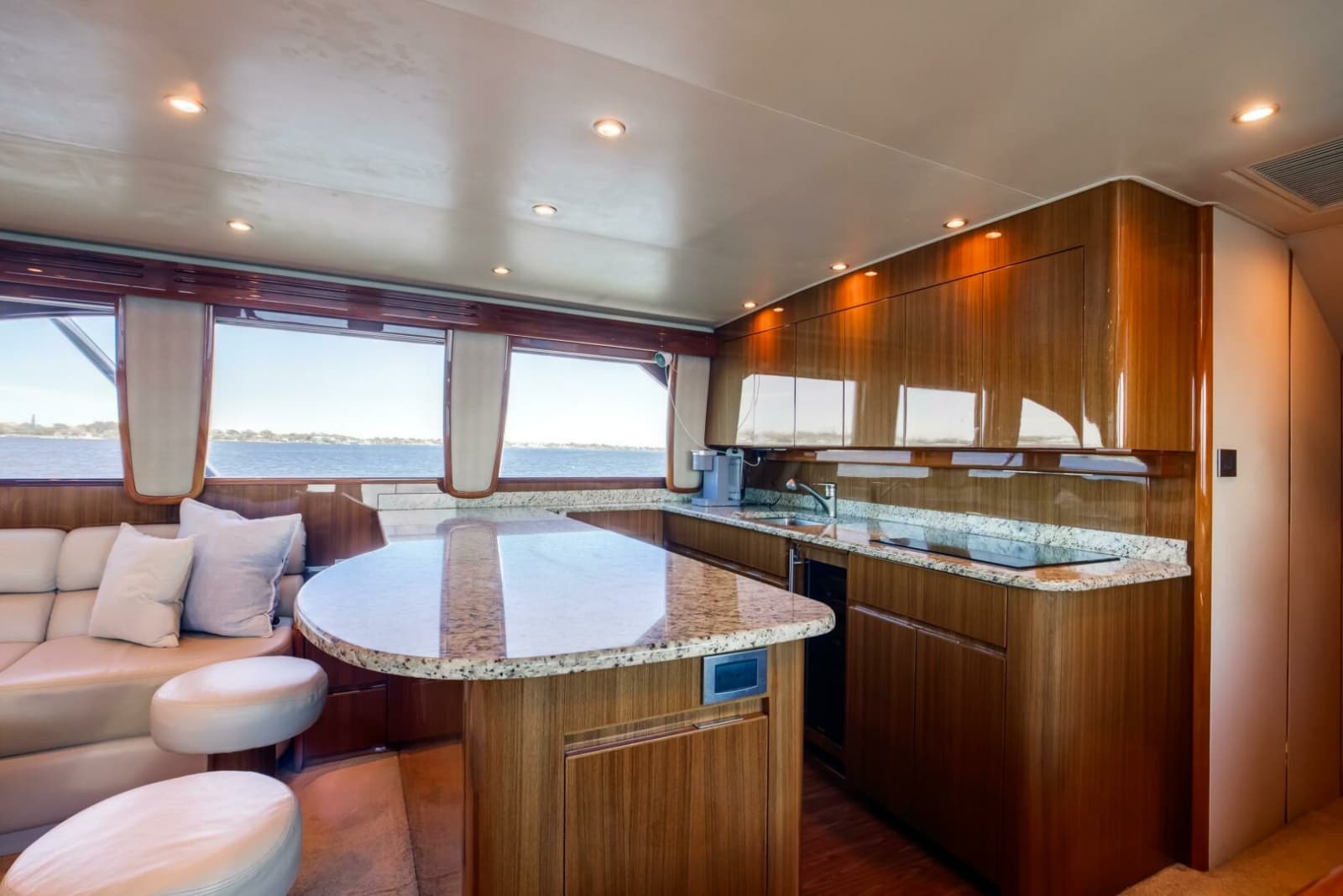 2009 Viking 64 Enclosed Bridge w/ Tower - Photo 20
