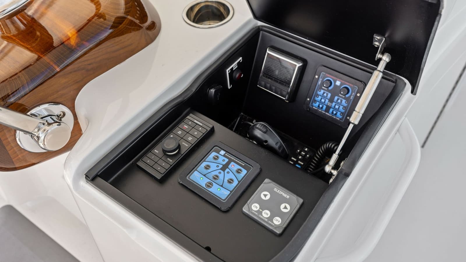 2024 Viking 54 Convertible - Photo 33