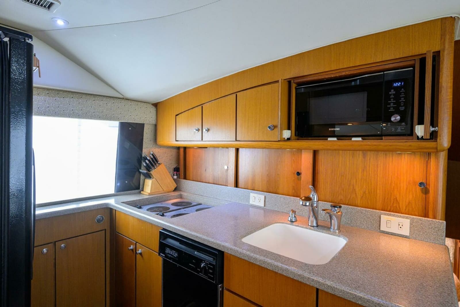 2001 Ocean Yachts 56 Super Sport - Photo 47