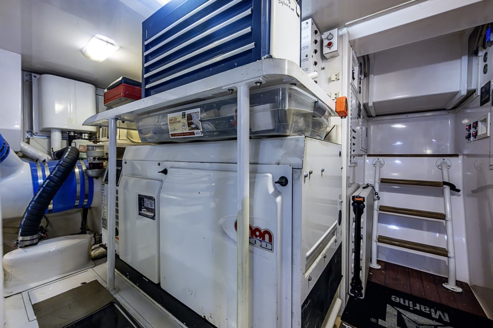 2007 Viking 64 Convertible - Photo 93