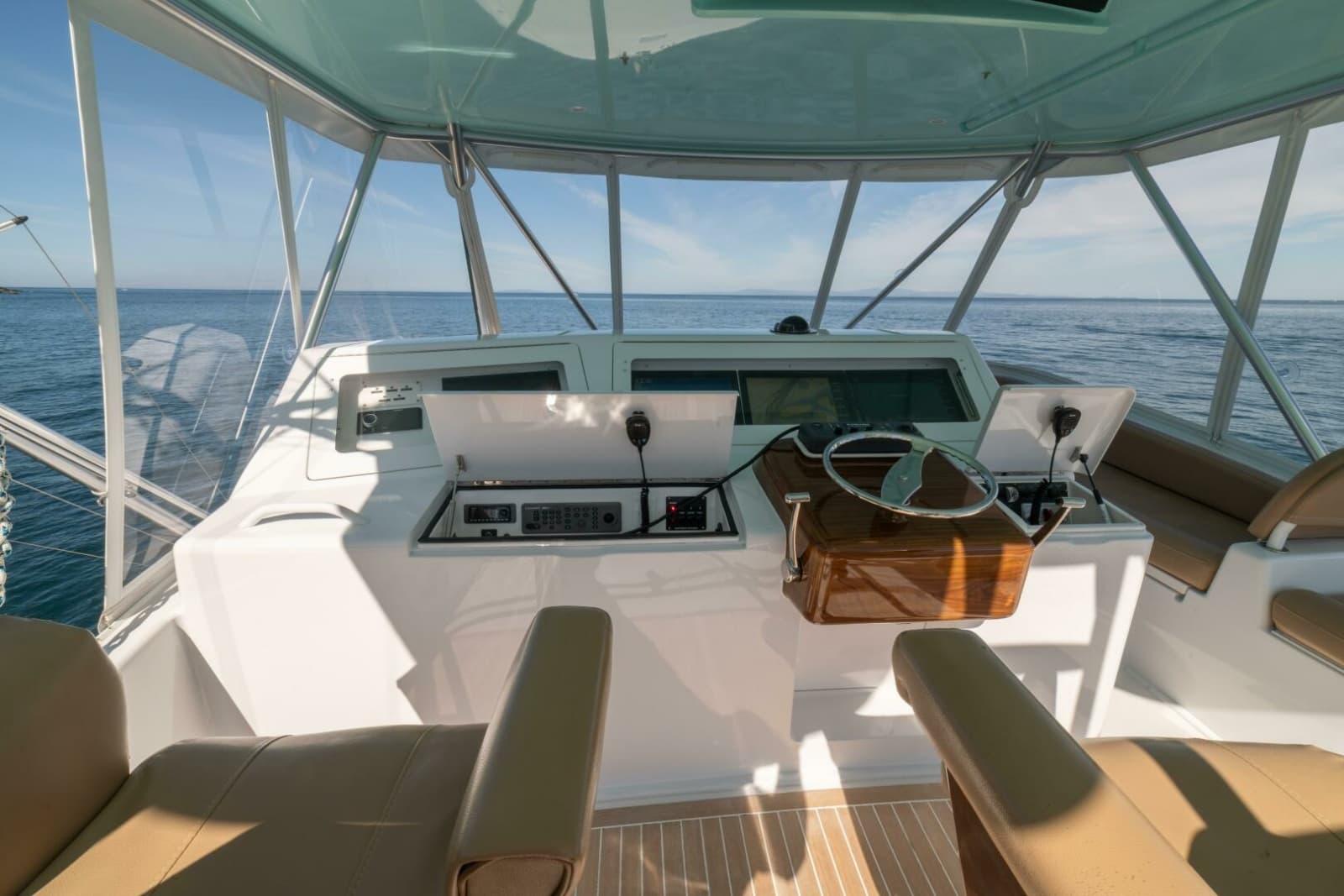 2006 Viking 56 Convertible - Photo 7