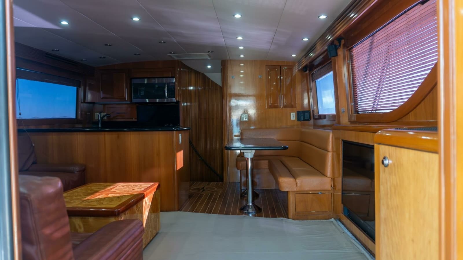 2001 Hatteras 60 Convertible - Photo 9