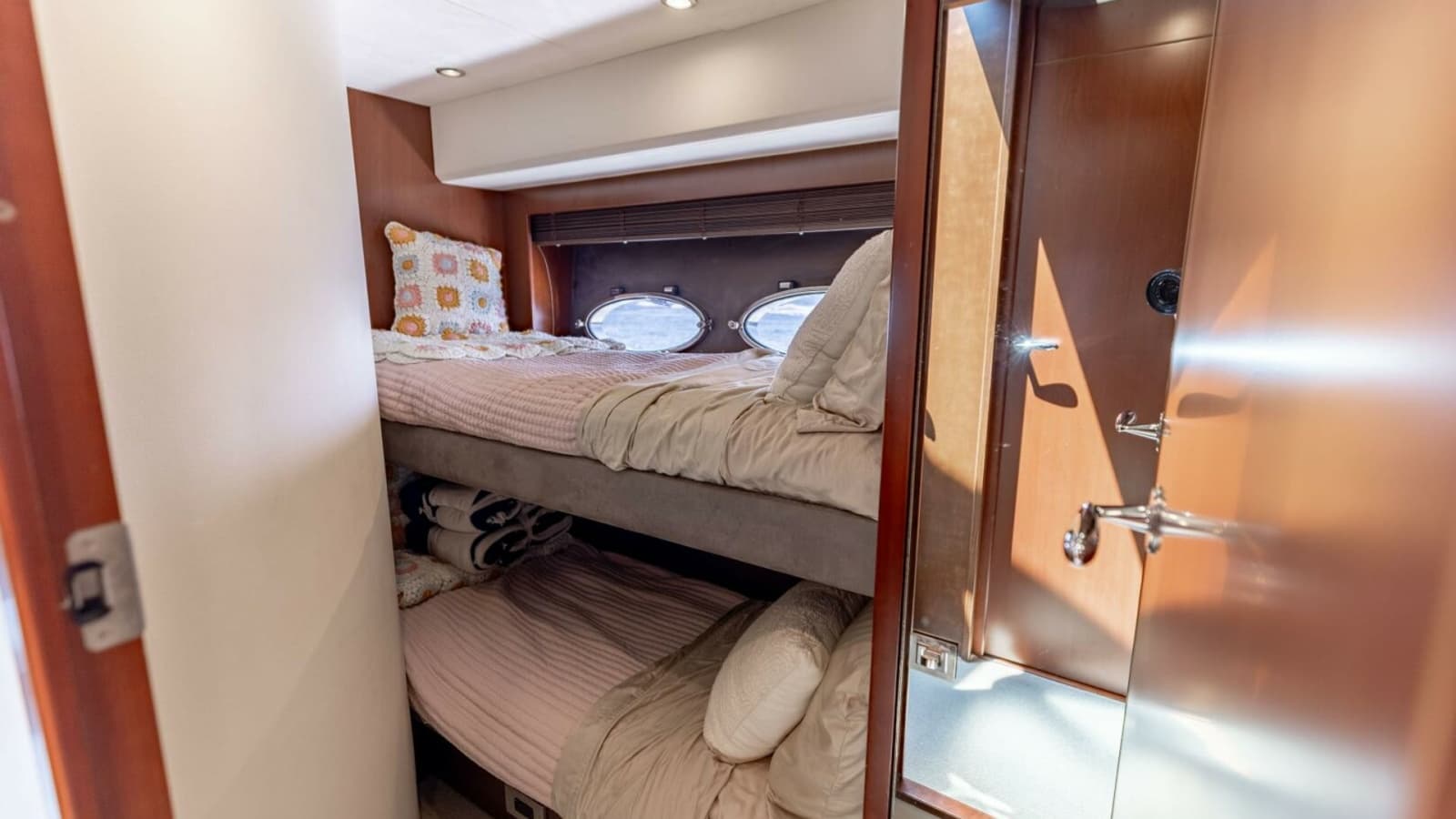 2011 Princess 64 - Photo 25