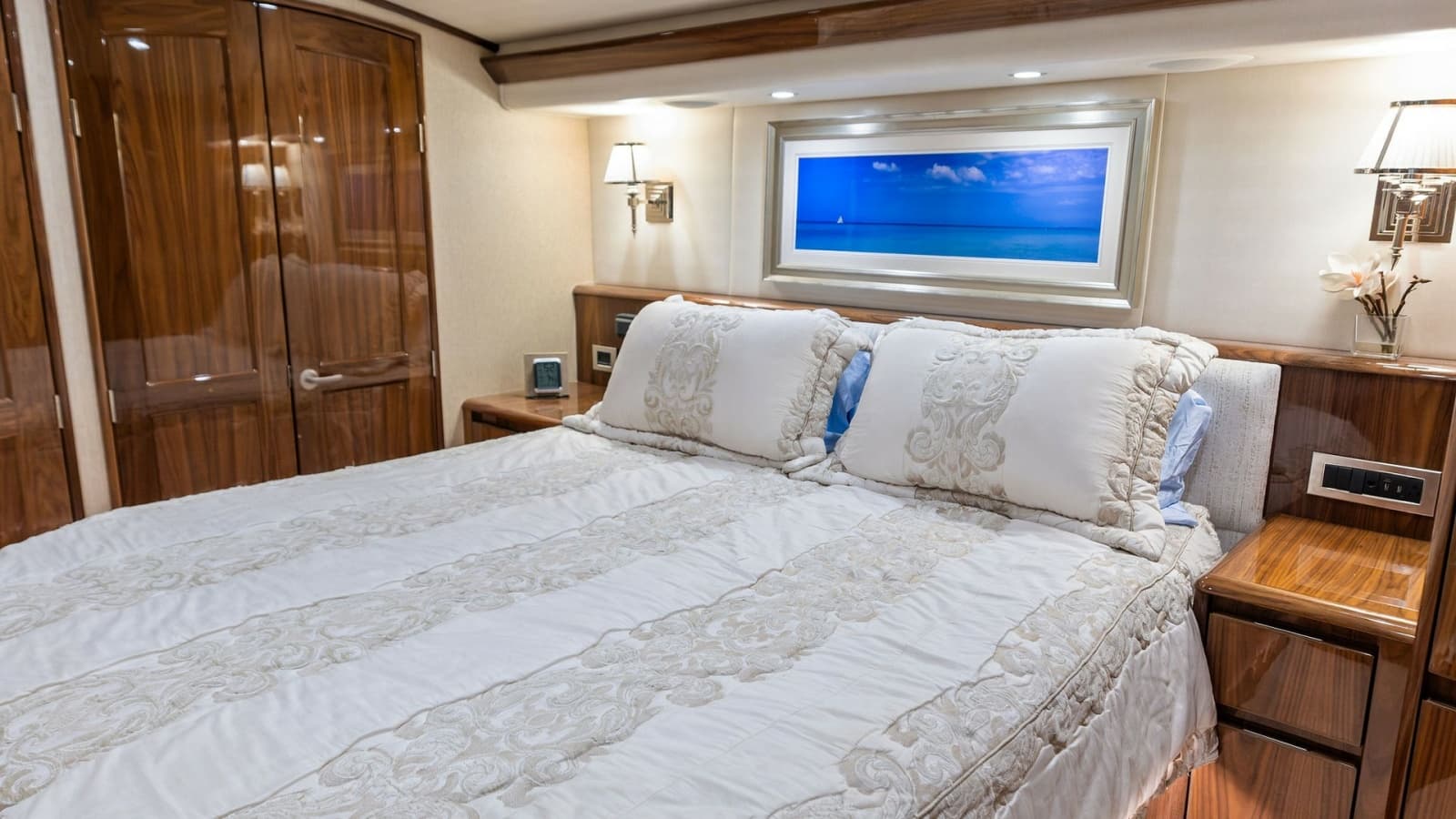 2018 Viking 62 Enclosed Bridge - Photo 35