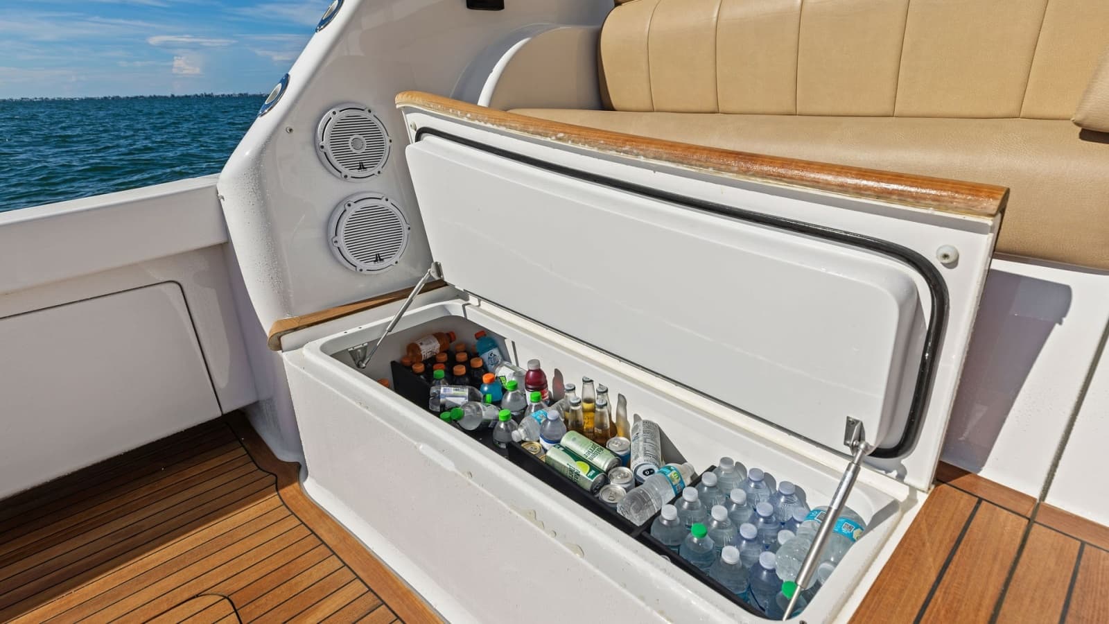 2018 Viking 62 Enclosed Bridge - Photo 12