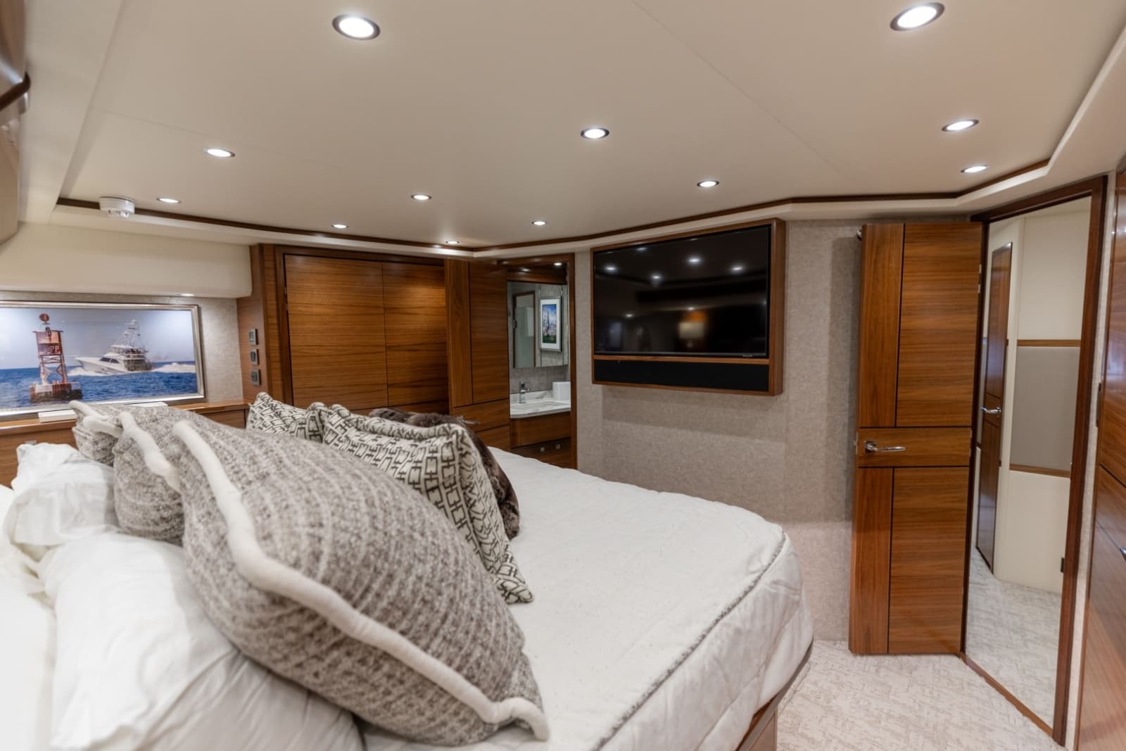 2023 Viking 72 Convertible - Photo 34