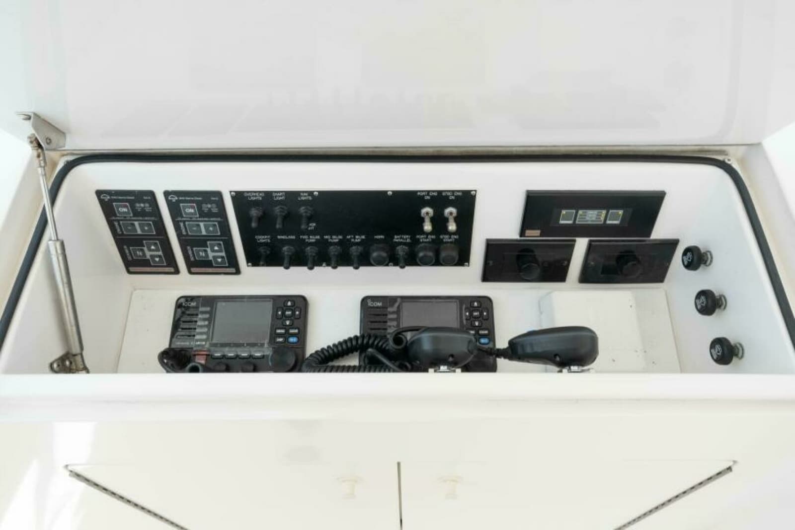 2009 Viking 45 Open - Photo 24