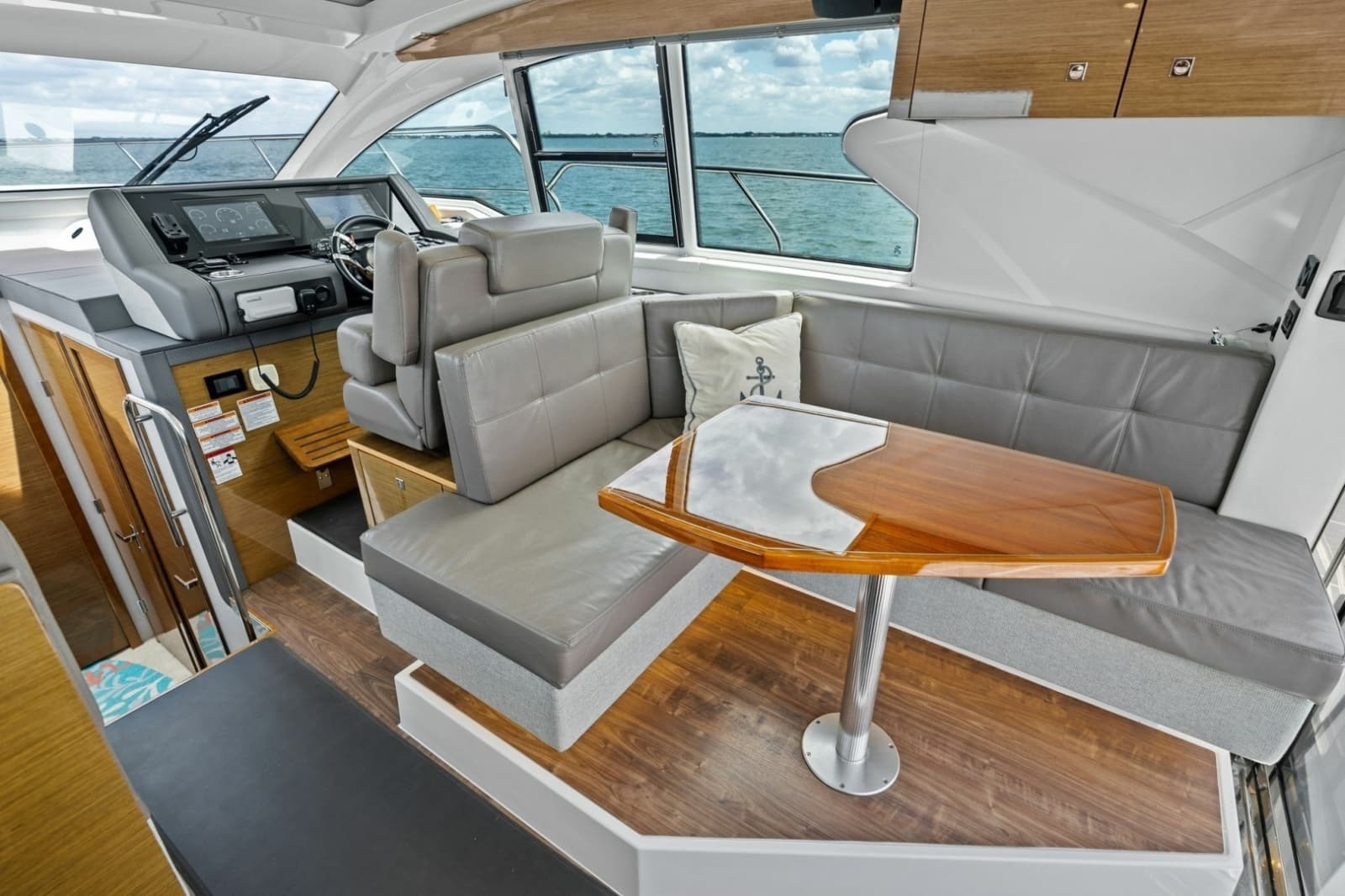 2019 Cruisers Yachts 42 Cantius - Photo 21