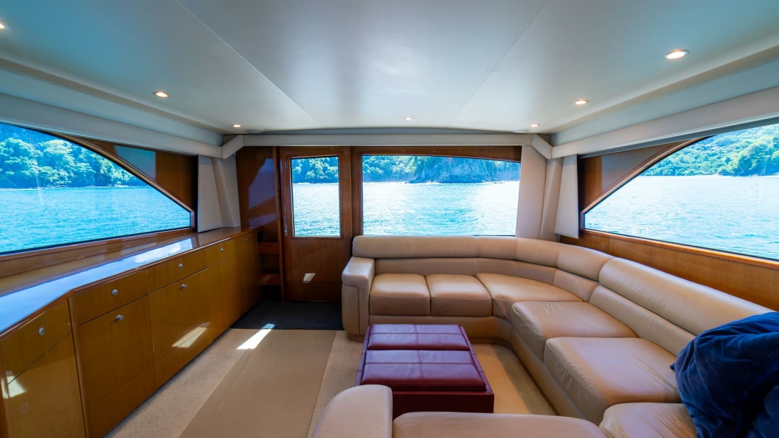 2001 Viking 61 Convertible - Photo 10