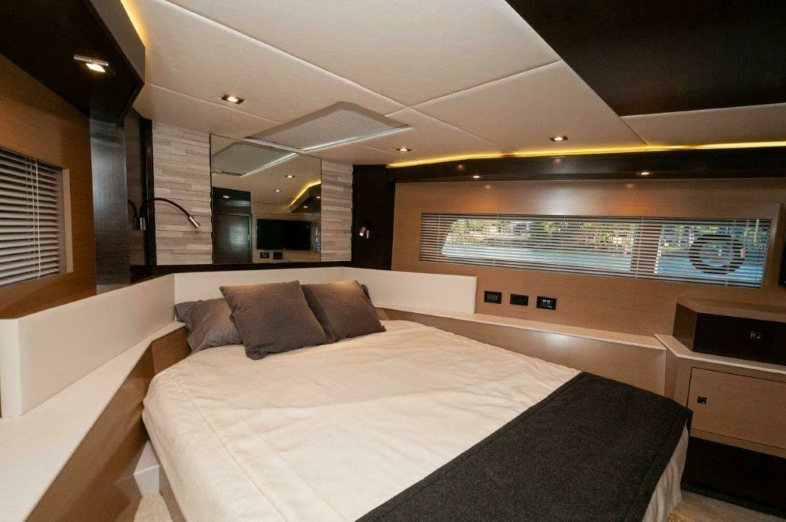 2019 Cruisers Yachts 60 Cantius - Photo 28