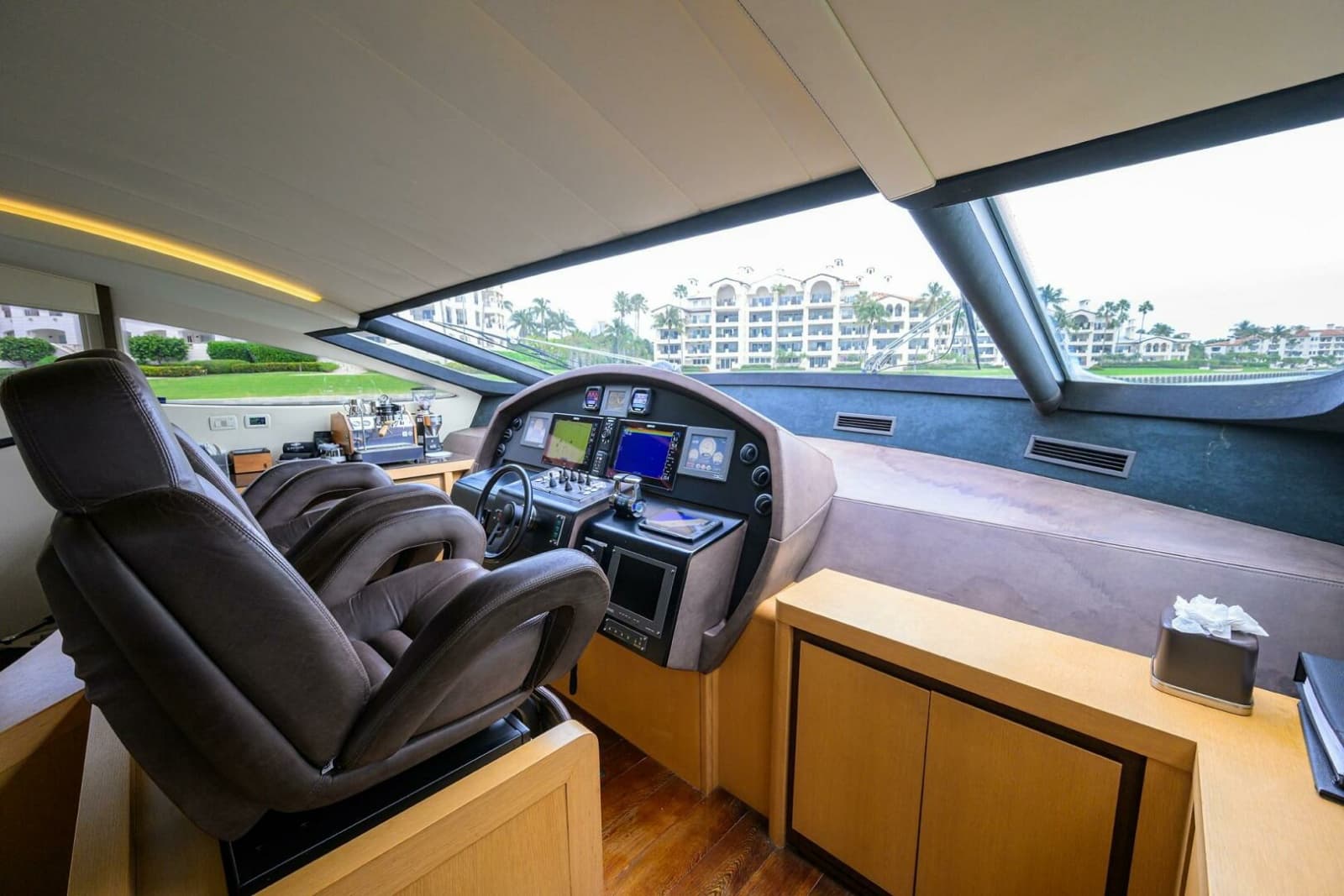 2009 Pershing 90 Express - Photo 16