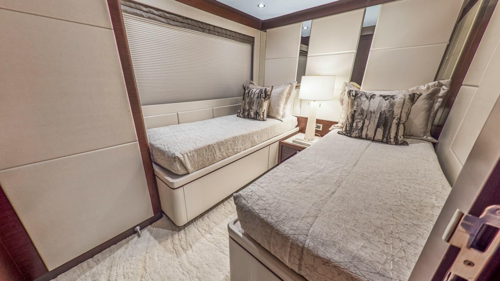 2024 Ocean Alexander 28E - Photo 35