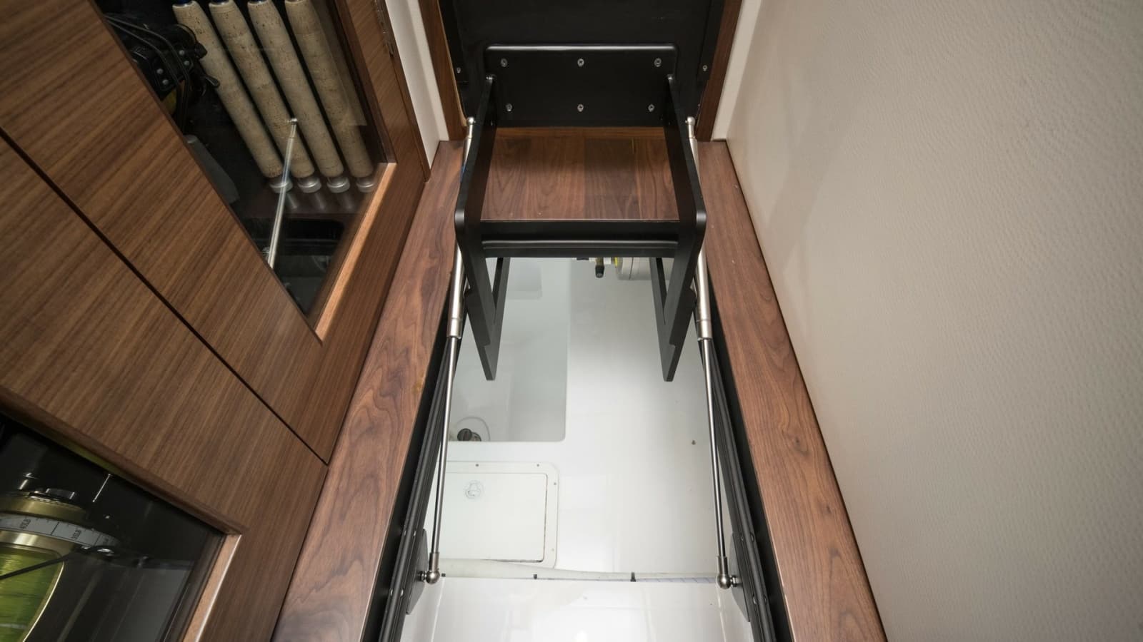 2026 Winter Custom Yachts 75 Open Convertible - Photo 12