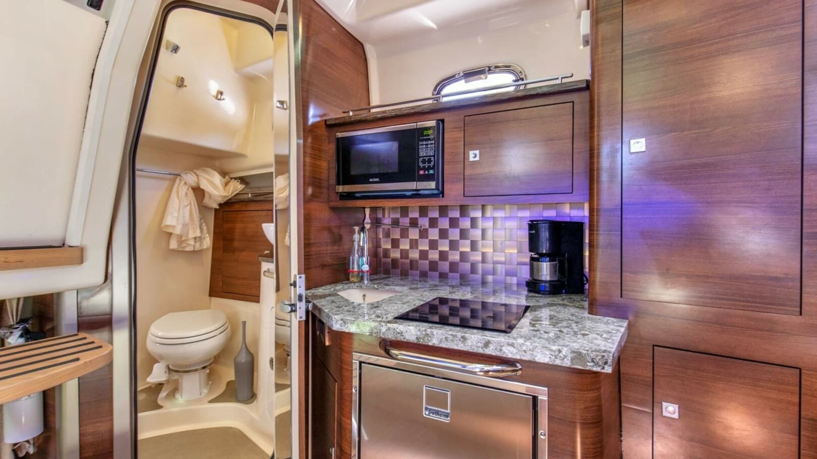 2019 Boston Whaler 345 CONQUEST - Photo 9