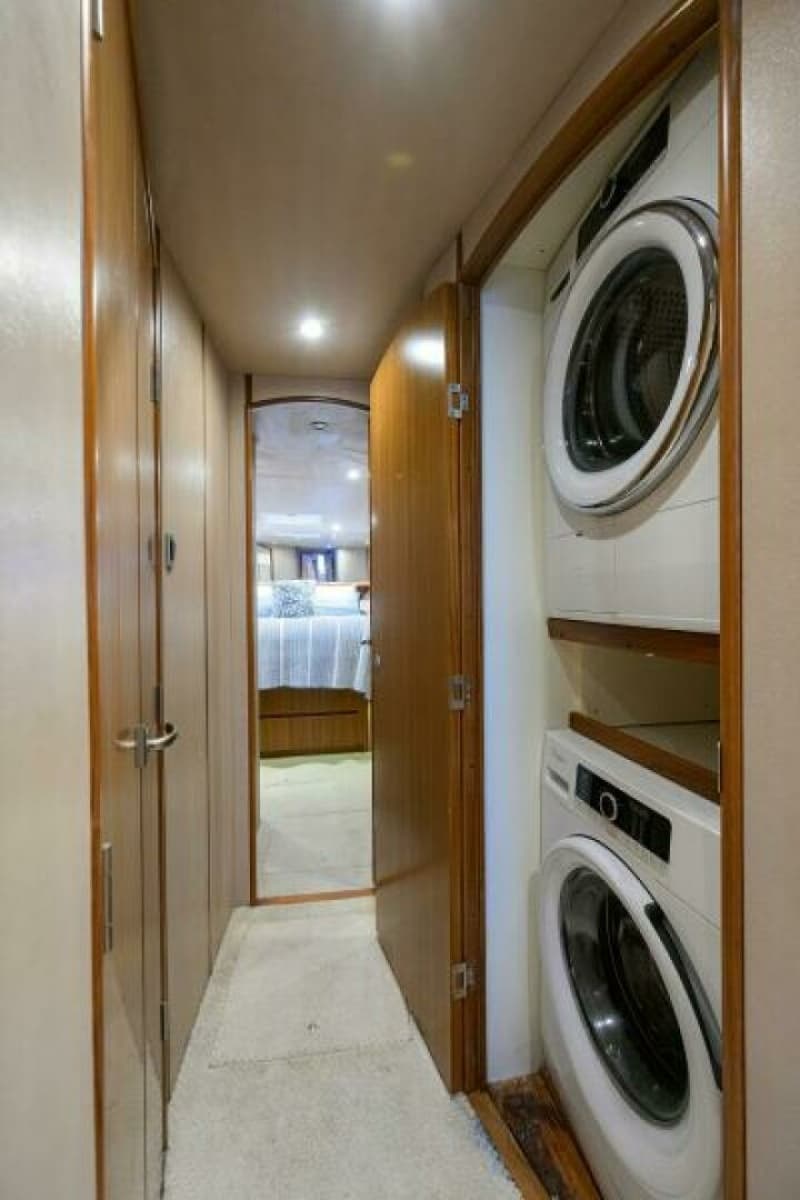 2008 Viking 60 Convertible - Photo 36