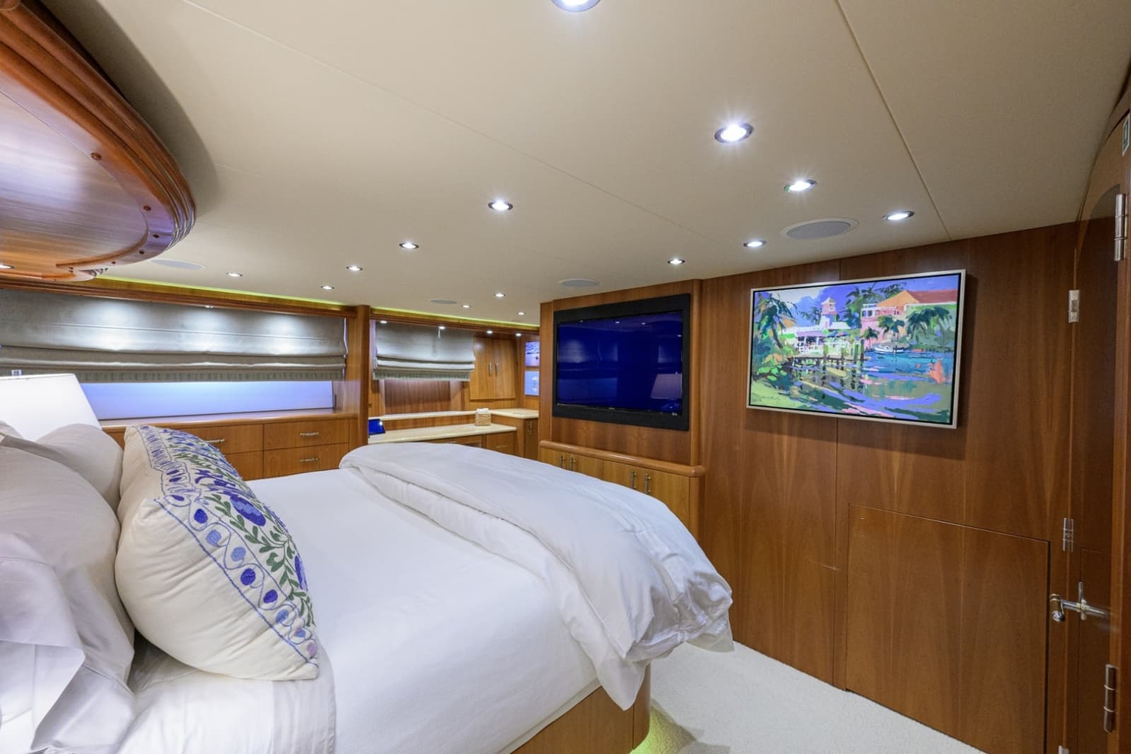 2005 Hatteras 100 Motor Yacht - Photo 18