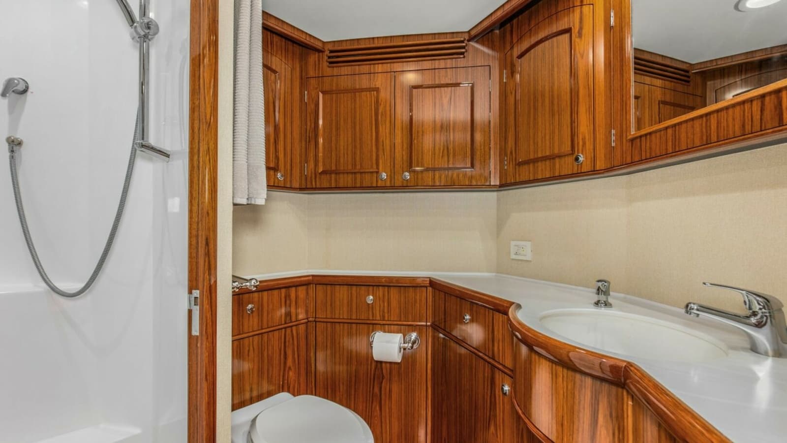 2005 Whiticar 76 Enclosed Bridge - Photo 24