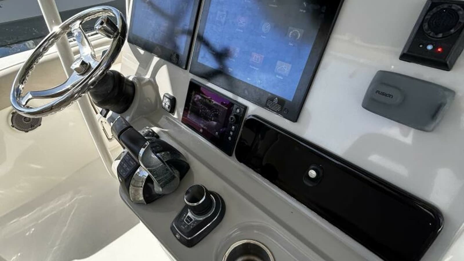 2017 Boston Whaler 330 Outrage - Photo 10