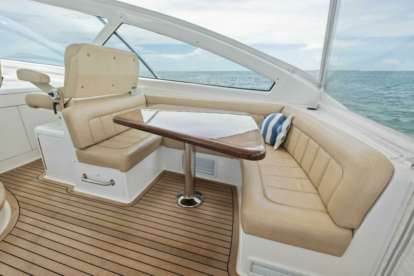 2015 Viking 52 OPEN - Photo 71