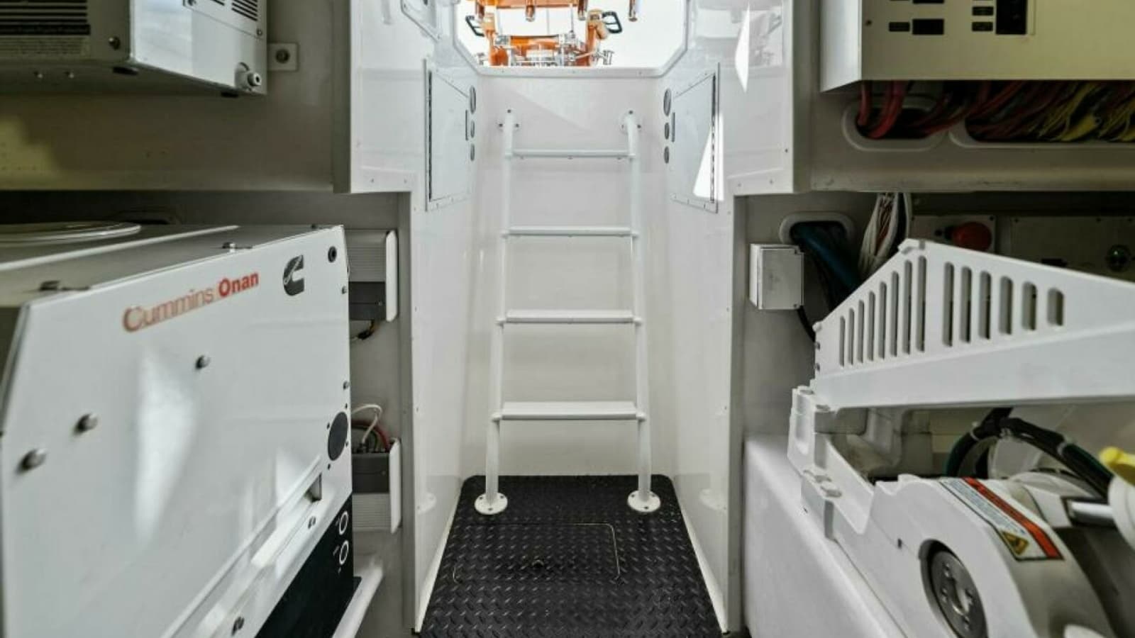 2013 Viking 55 Convertible - Photo 78
