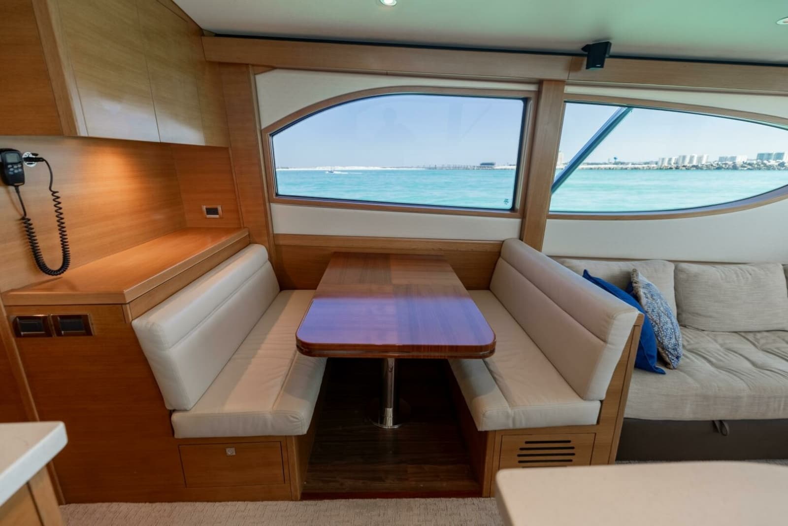 2016 Hatteras GT60 - Photo 20