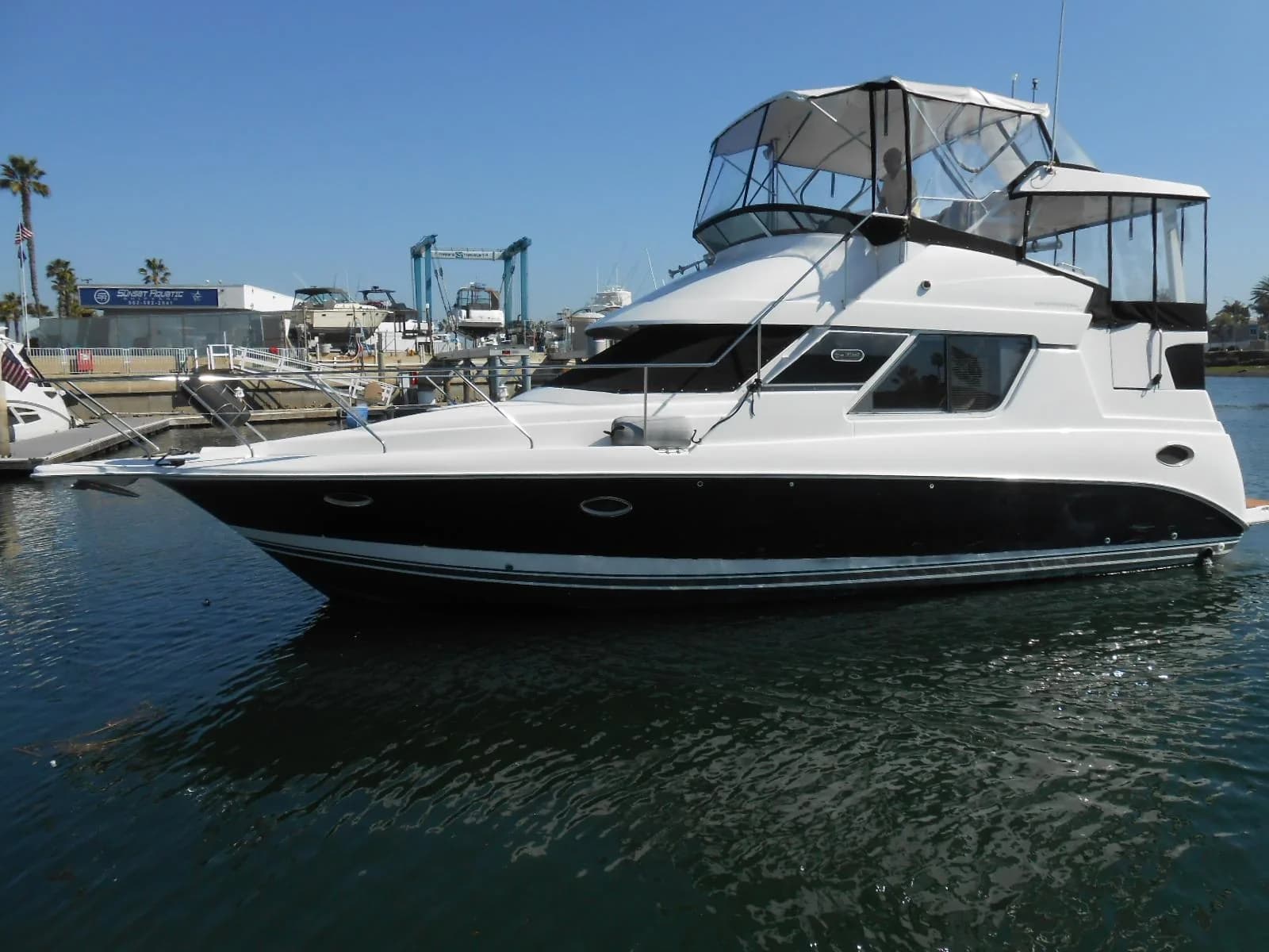 1999 Silverton 352 MY - Photo 1