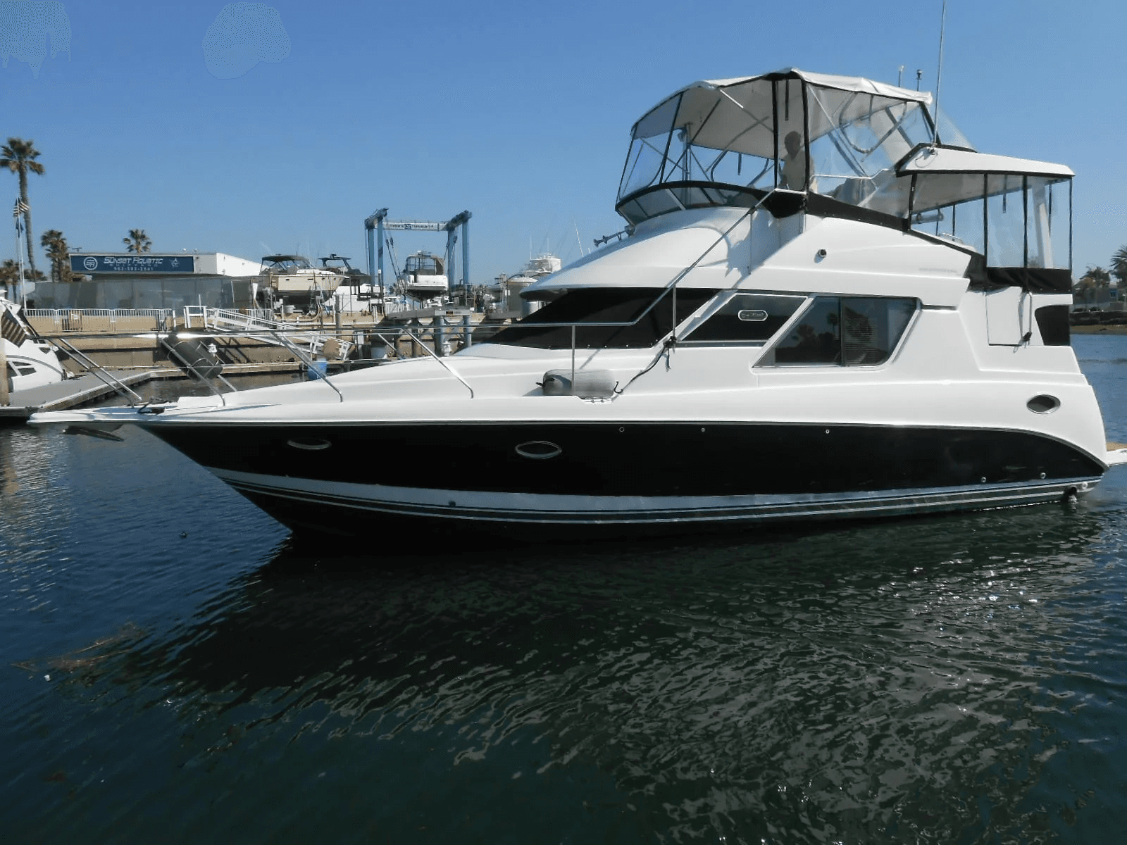 1999 Silverton 352 MY - Photo 1