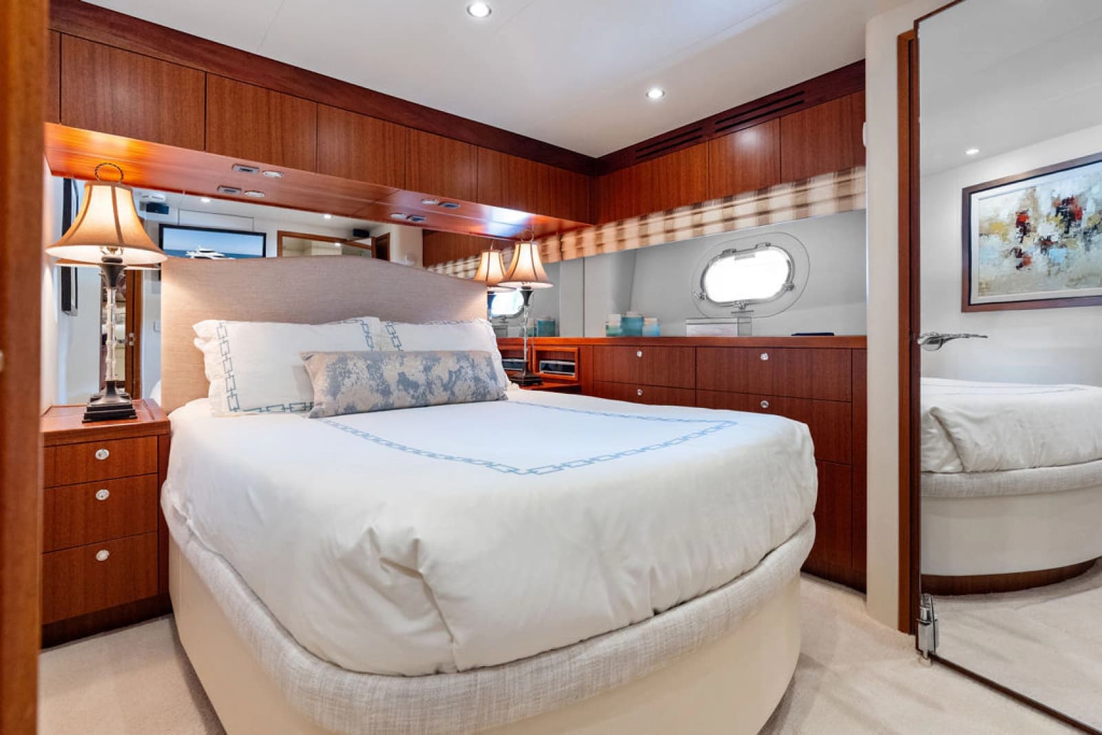 2013 Hatteras 80 Motor Yacht - Photo 24