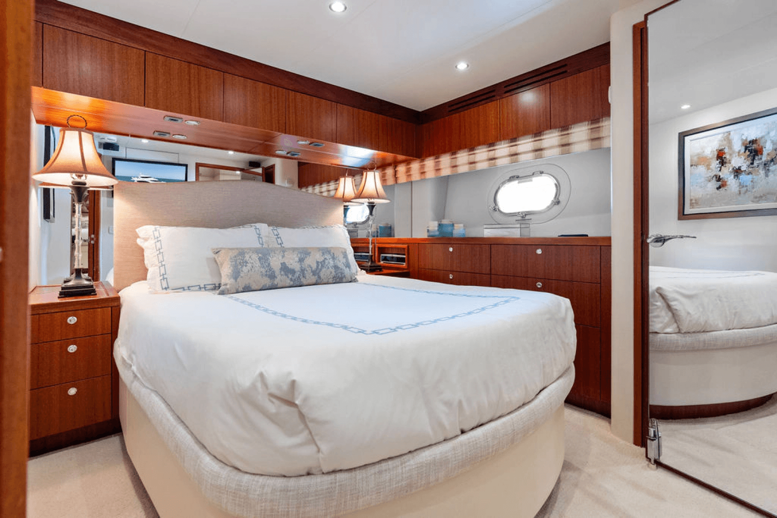 2013 Hatteras 80 Motor Yacht - Photo 24
