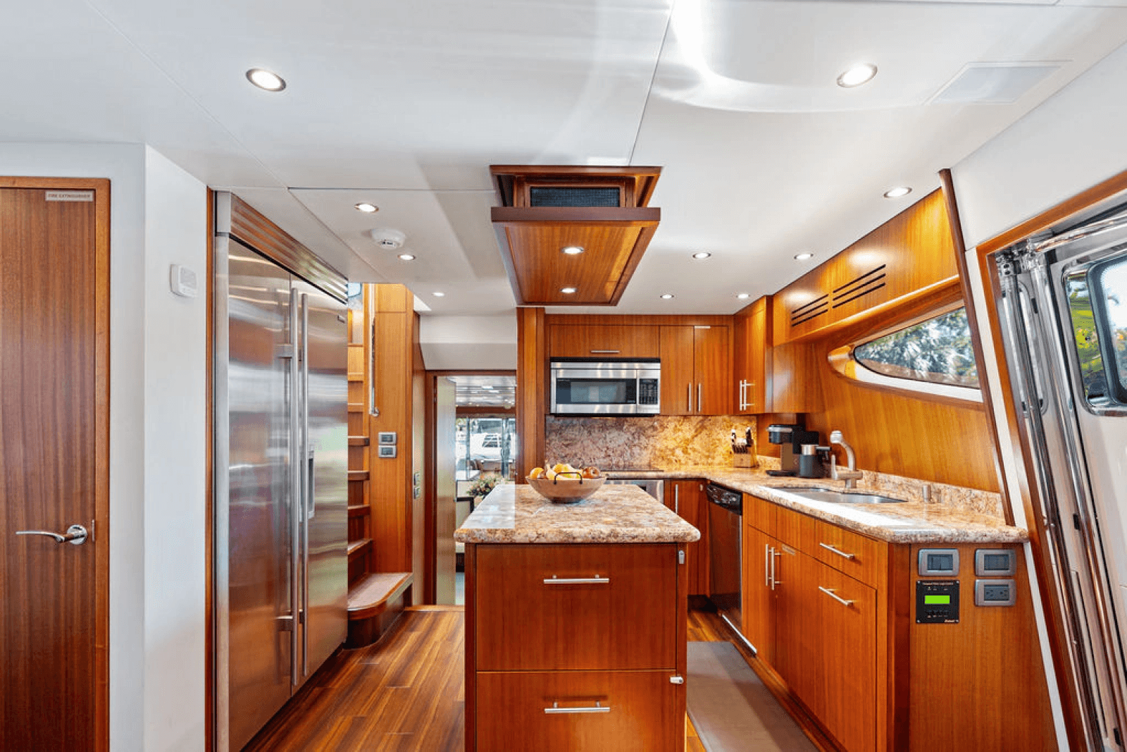2013 Hatteras 80 Motor Yacht - Photo 10