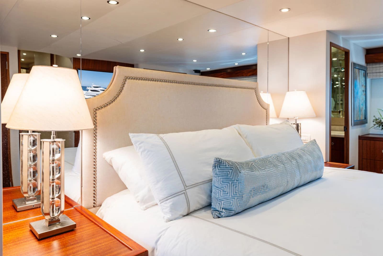 2013 Hatteras 80 Motor Yacht - Photo 19
