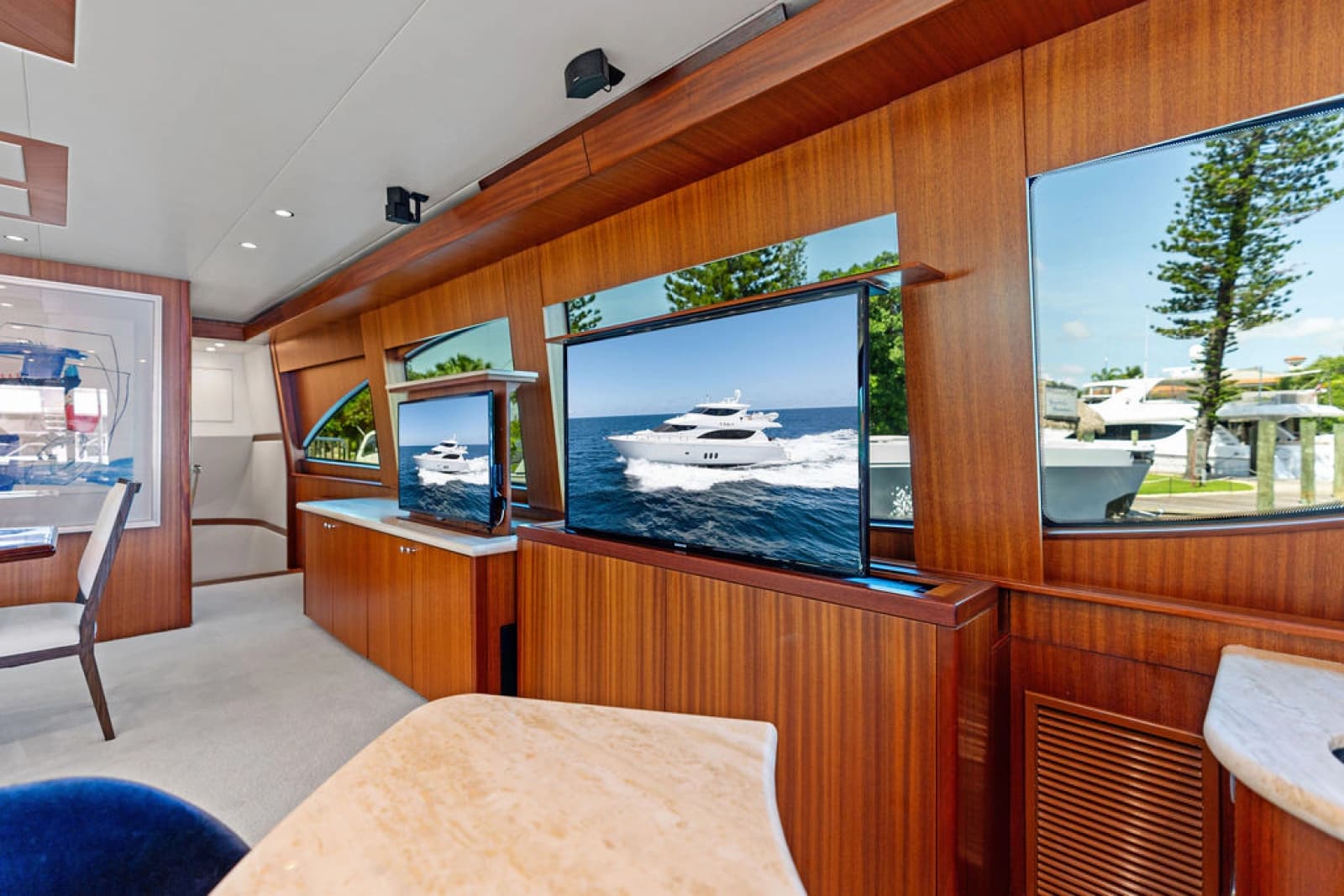 2013 Hatteras 80 Motor Yacht - Photo 8