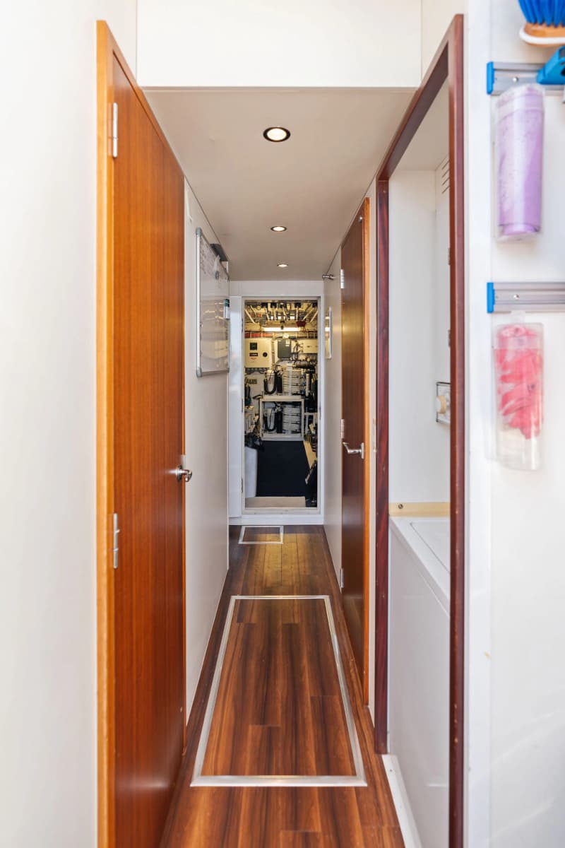 2013 Hatteras 80 Motor Yacht - Photo 29