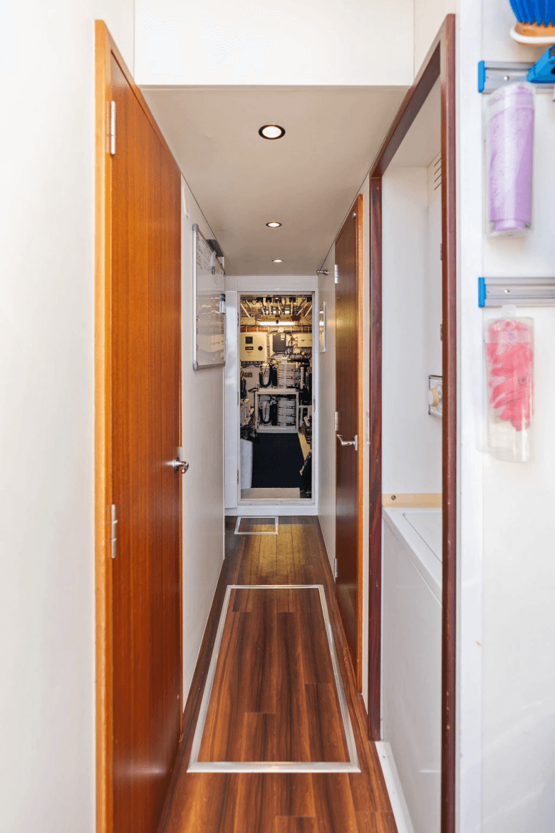 2013 Hatteras 80 Motor Yacht - Photo 29