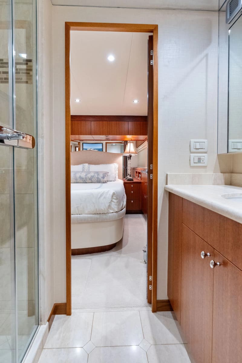 2013 Hatteras 80 Motor Yacht - Photo 25