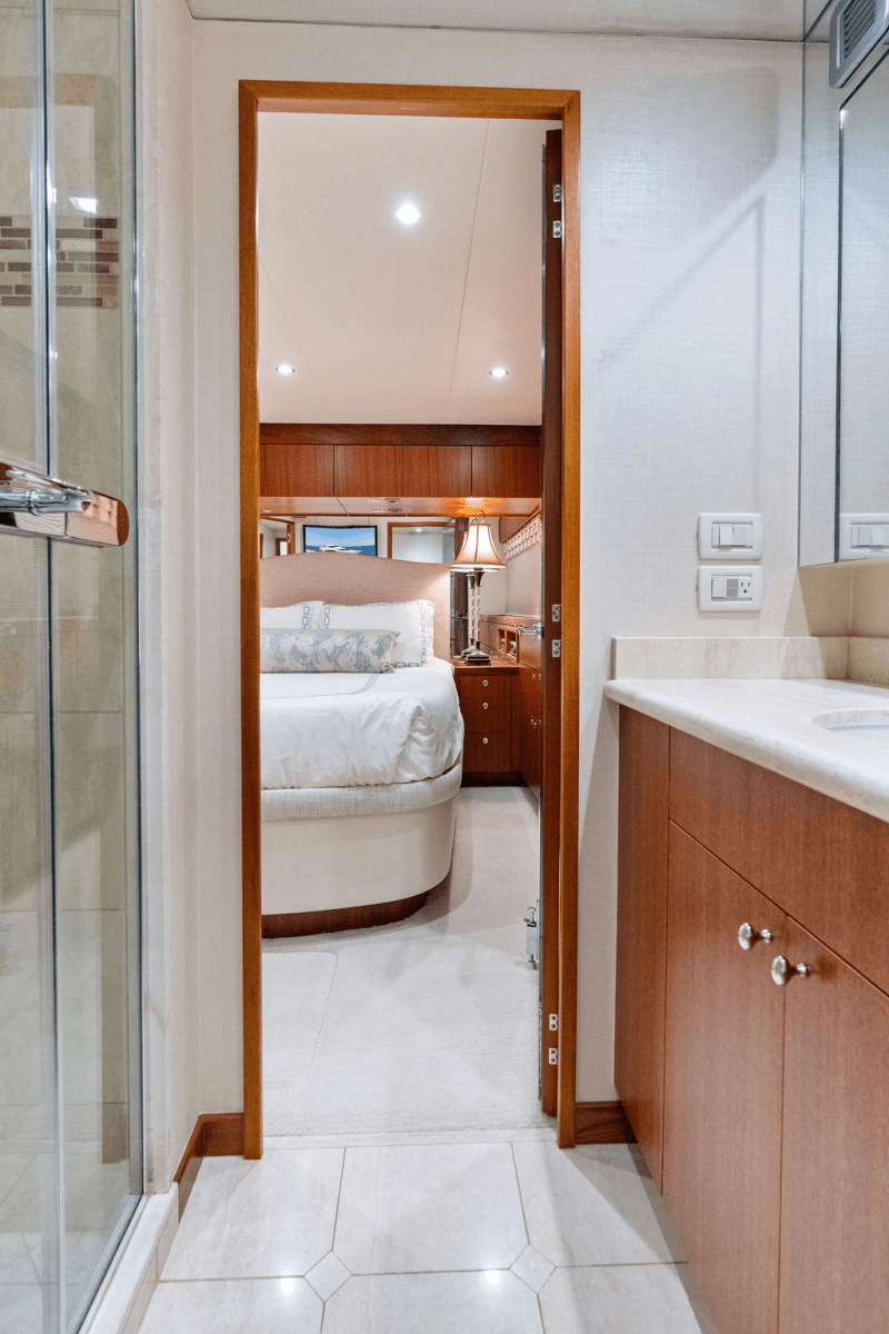 2013 Hatteras 80 Motor Yacht - Photo 25