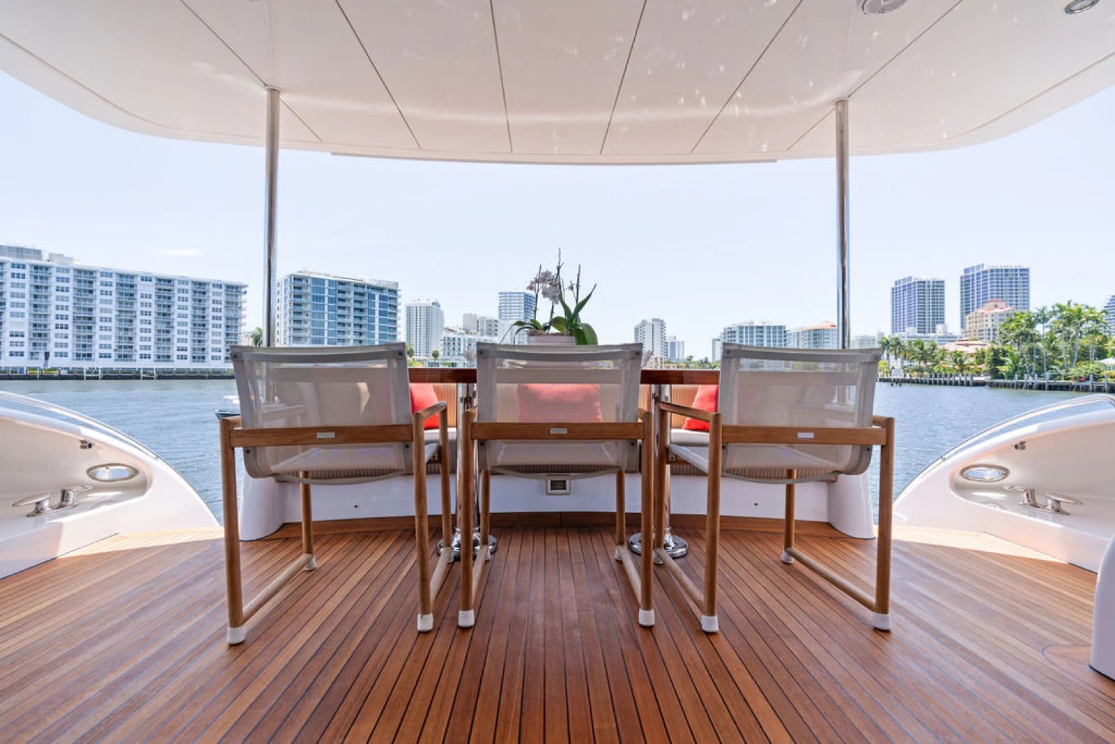 2013 Hatteras 80 Motor Yacht - Photo 6