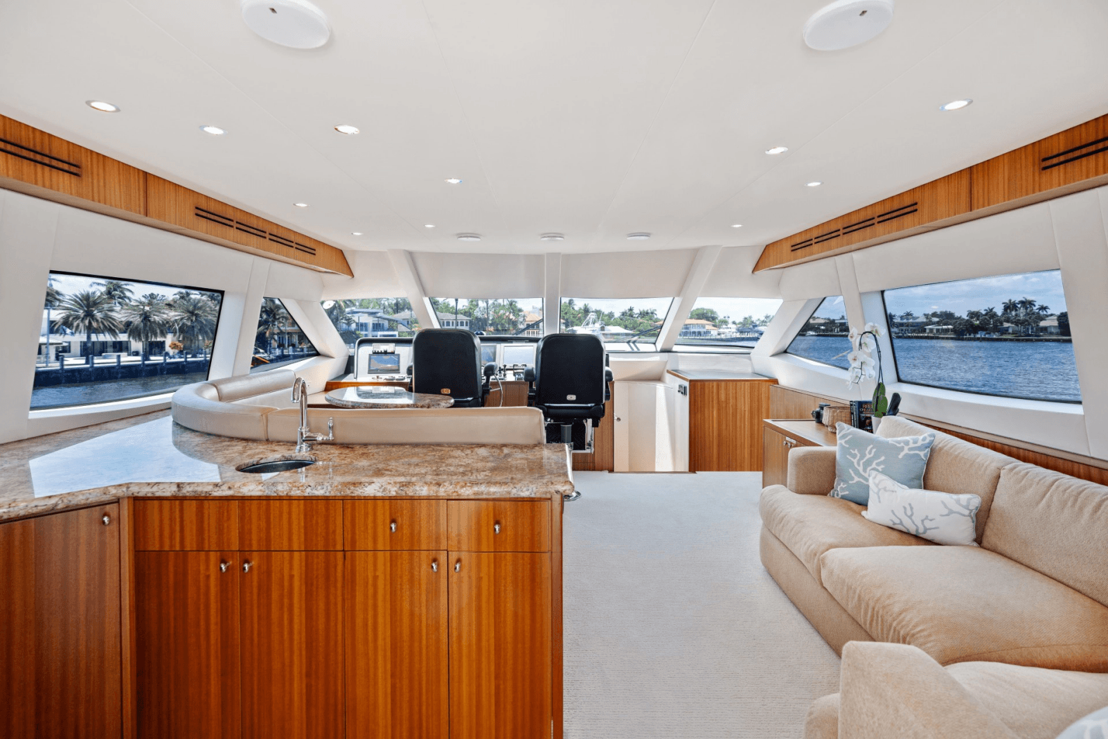 2013 Hatteras 80 Motor Yacht - Photo 14