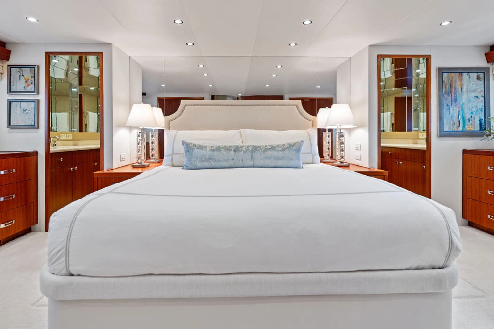 2013 Hatteras 80 Motor Yacht - Photo 18