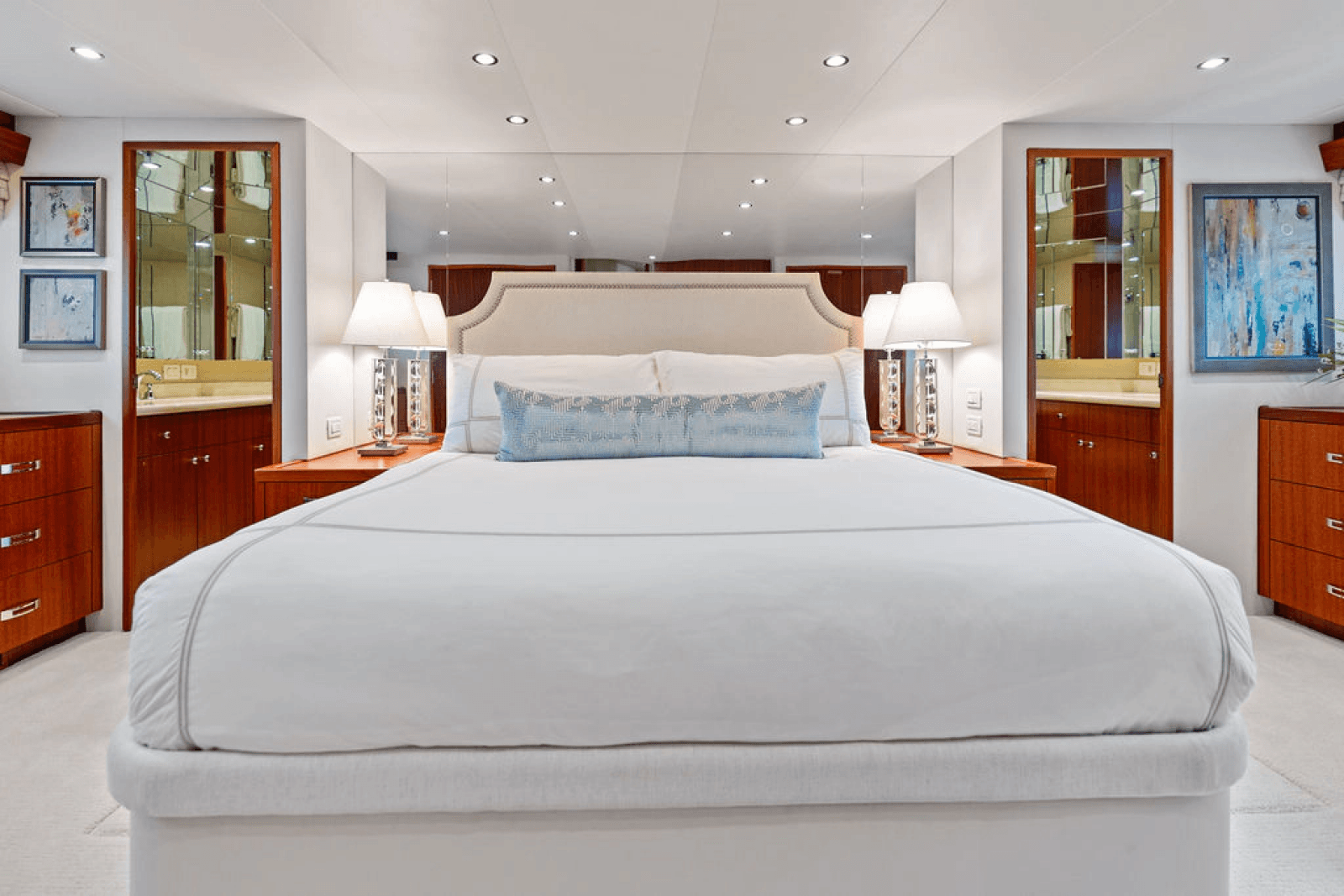 2013 Hatteras 80 Motor Yacht - Photo 18